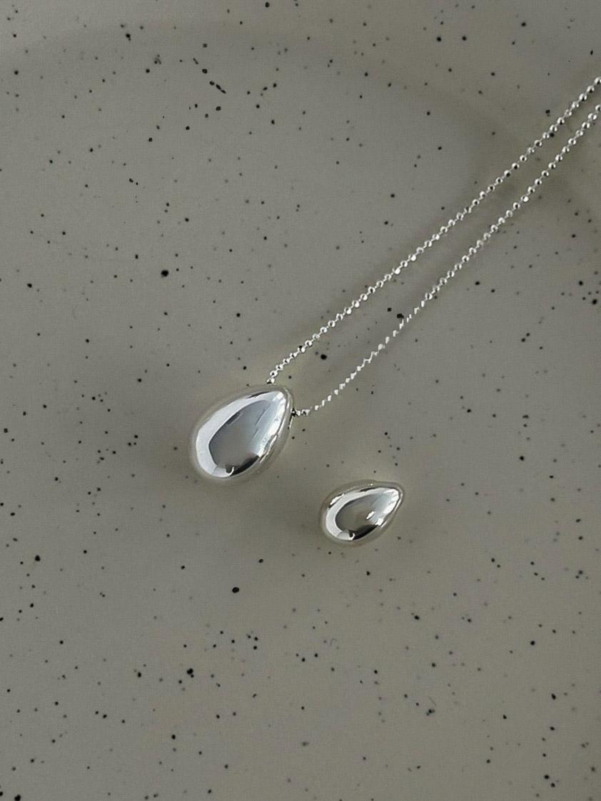 Silver Droplet Pendant Necklace