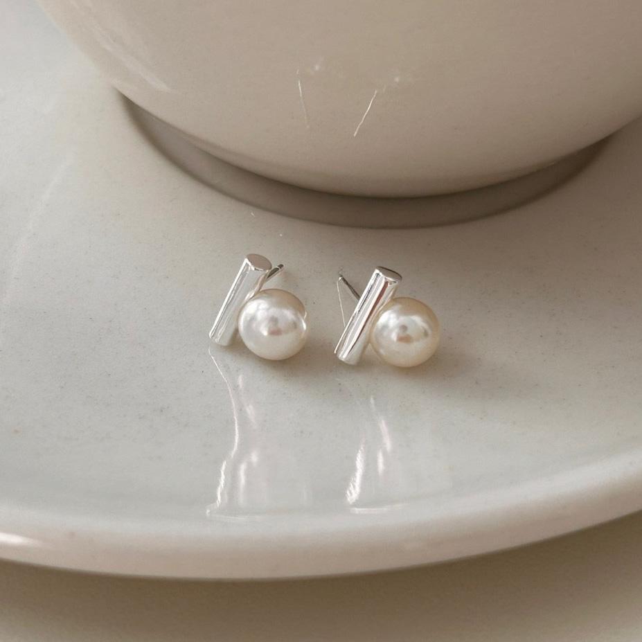 Pearl & Bar Stud Earrings