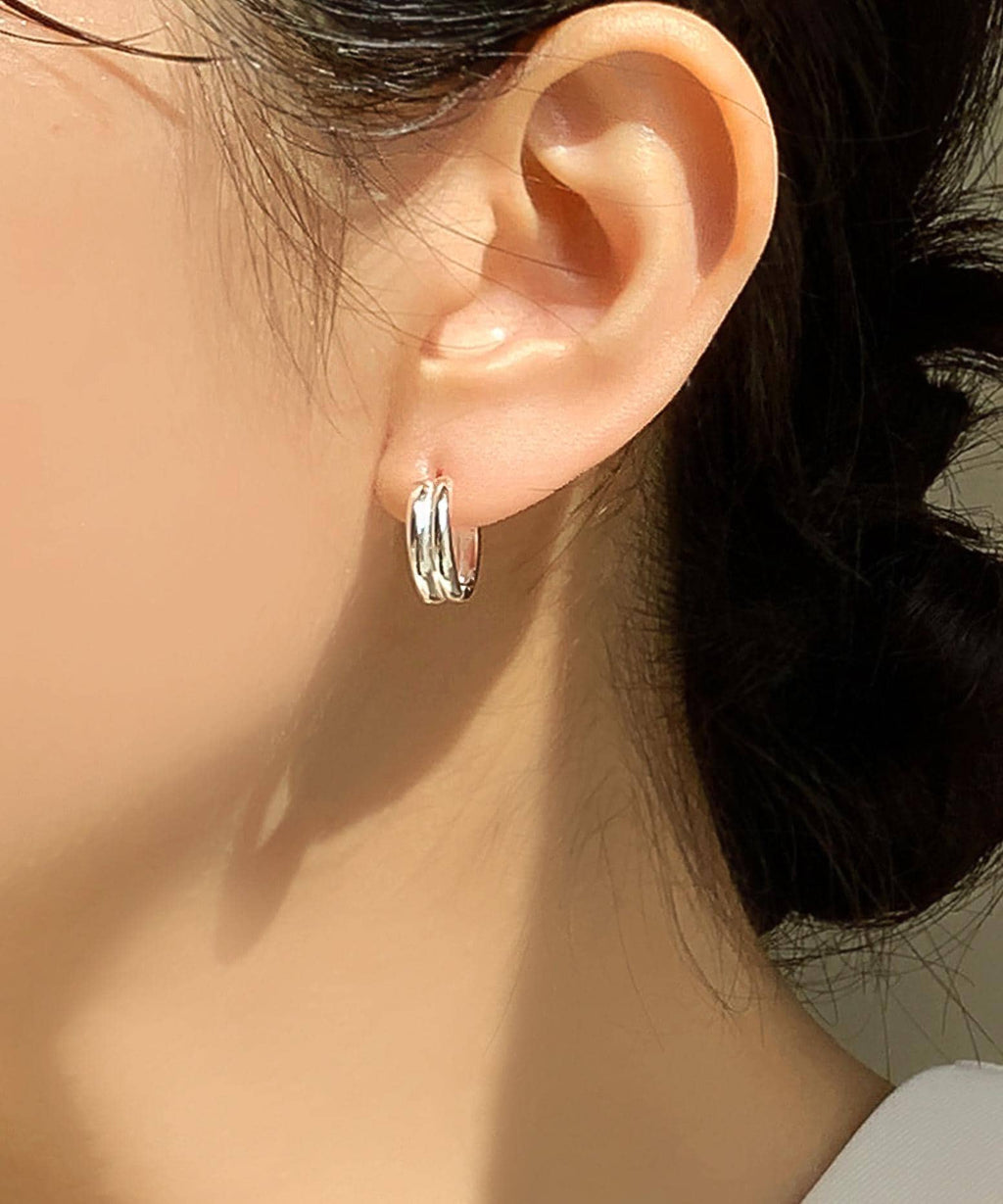 Classic Two-Line Round Huggie Earrings