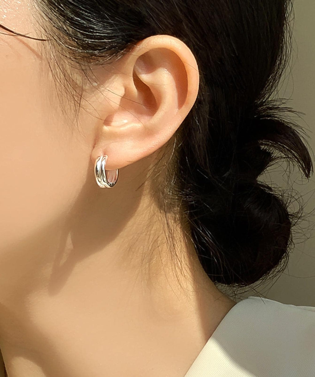 Classic Two-Line Round Huggie Earrings