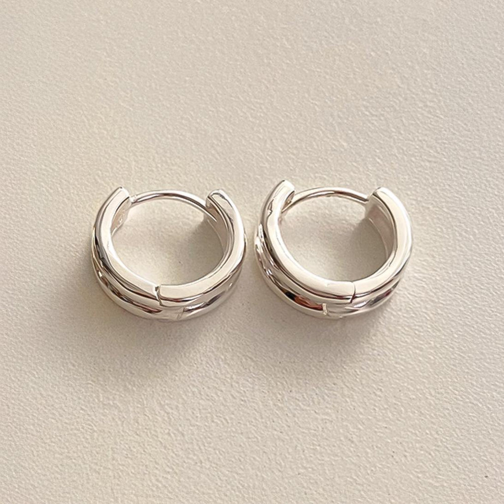 Classic Two-Line Round Huggie Earrings