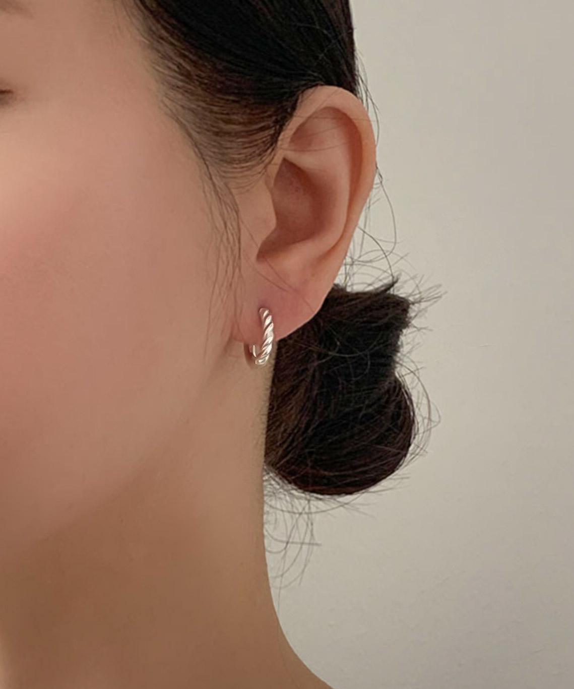 Twist & Smooth Bold Huggie Earrings