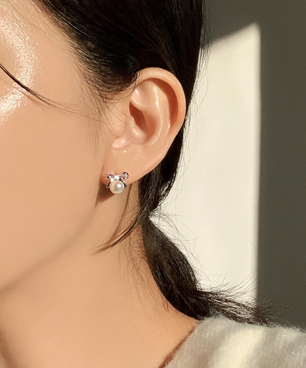Bow Pearl Stud Earrings