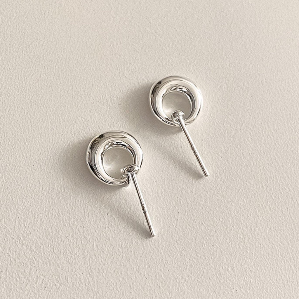 Dangling Circle Stud Earrings