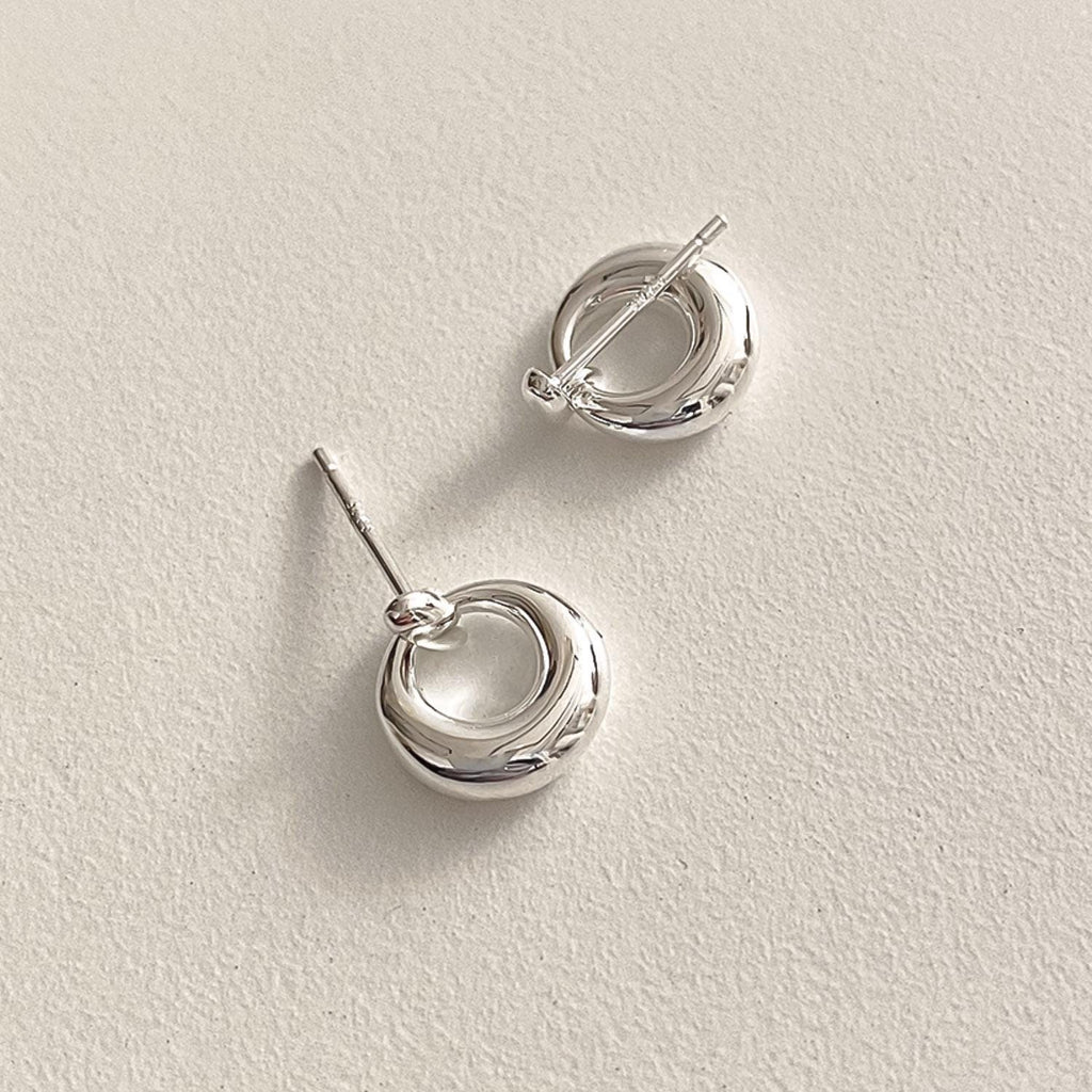 Dangling Circle Stud Earrings