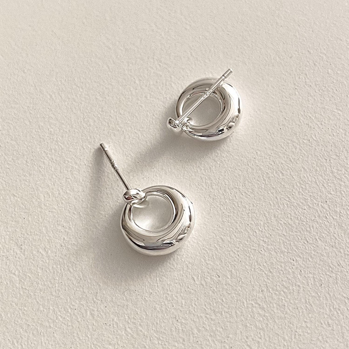 Dangling Circle Stud Earrings