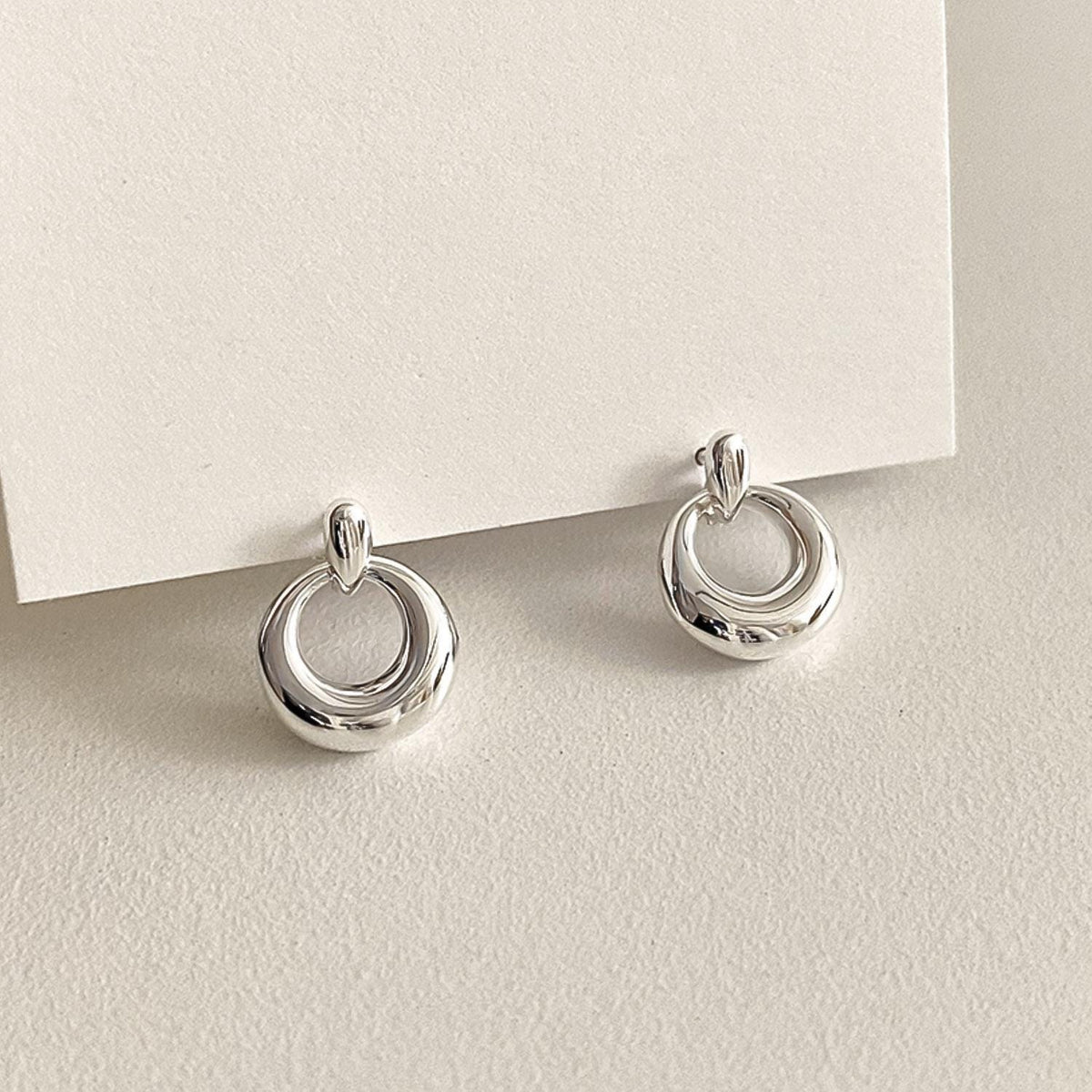 Dangling Circle Stud Earrings