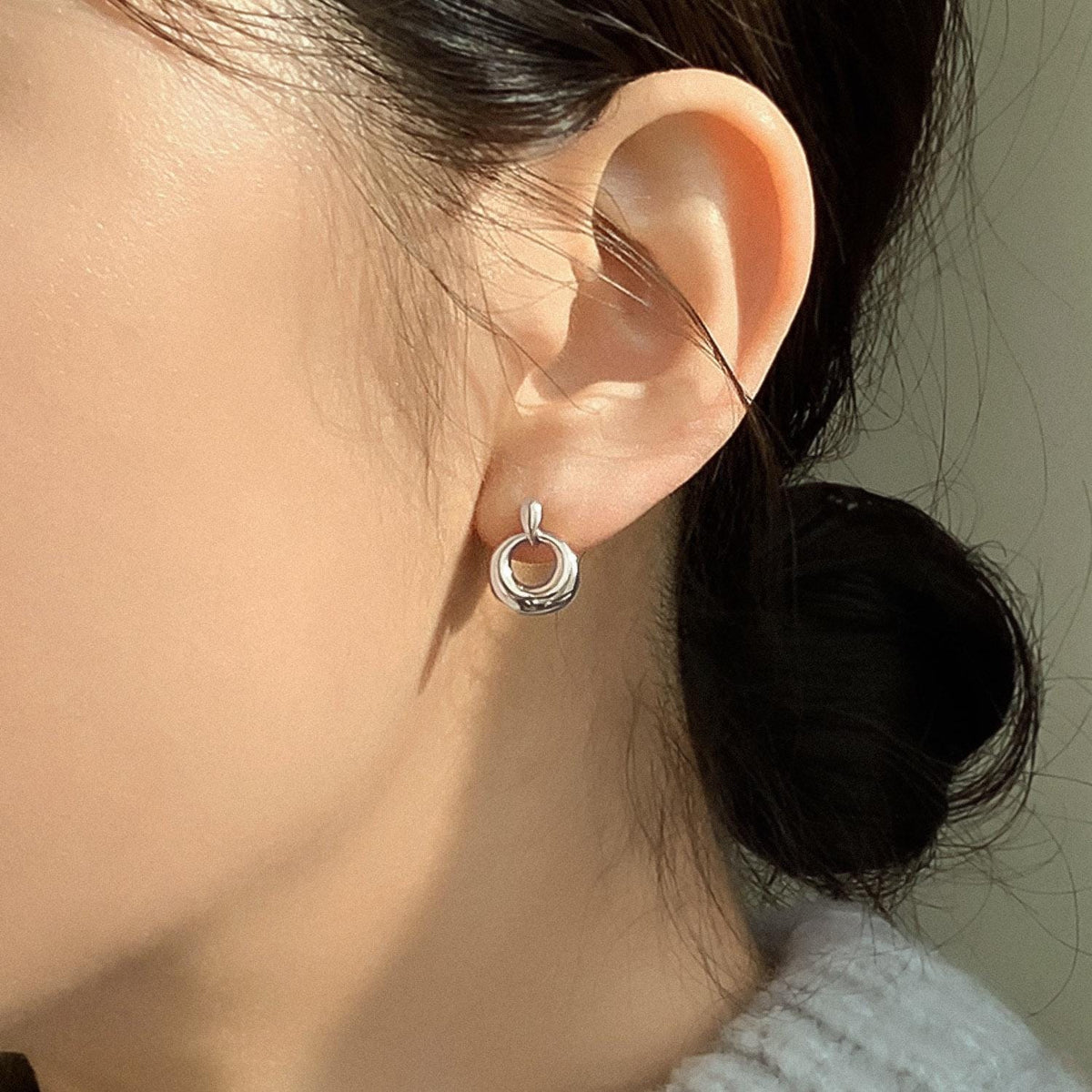 Dangling Circle Stud Earrings