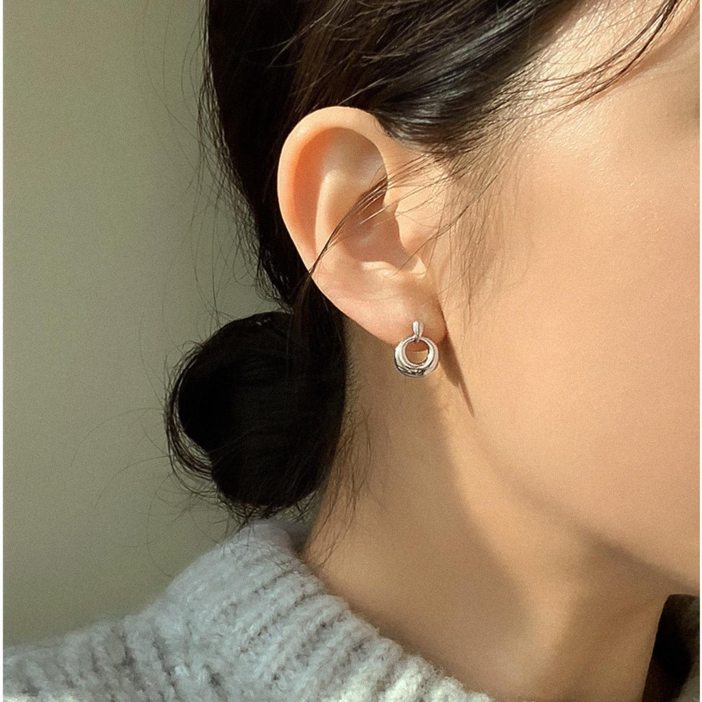 Dangling Circle Stud Earrings
