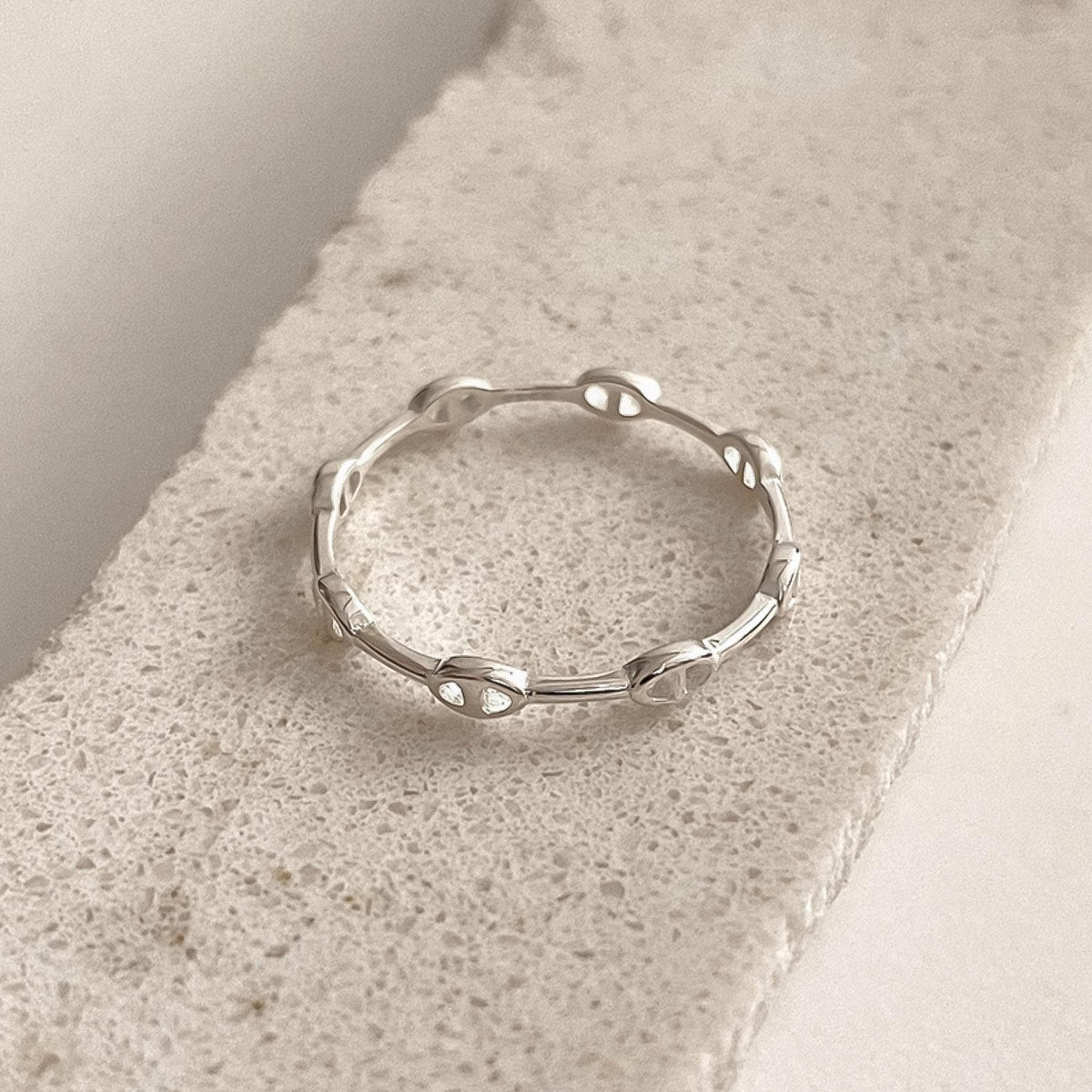 Dainty Oval Link Band Ring