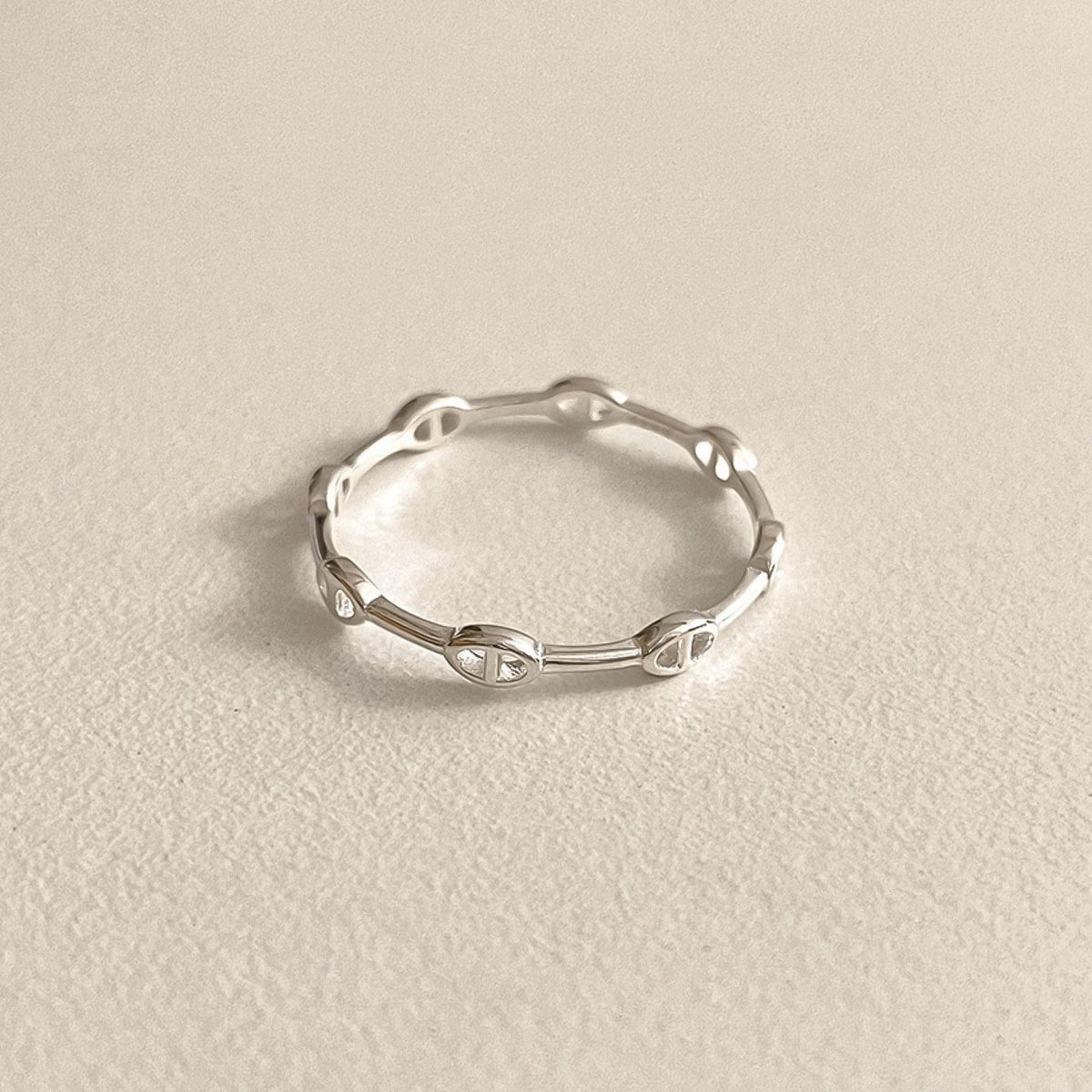 Dainty Oval Link Band Ring