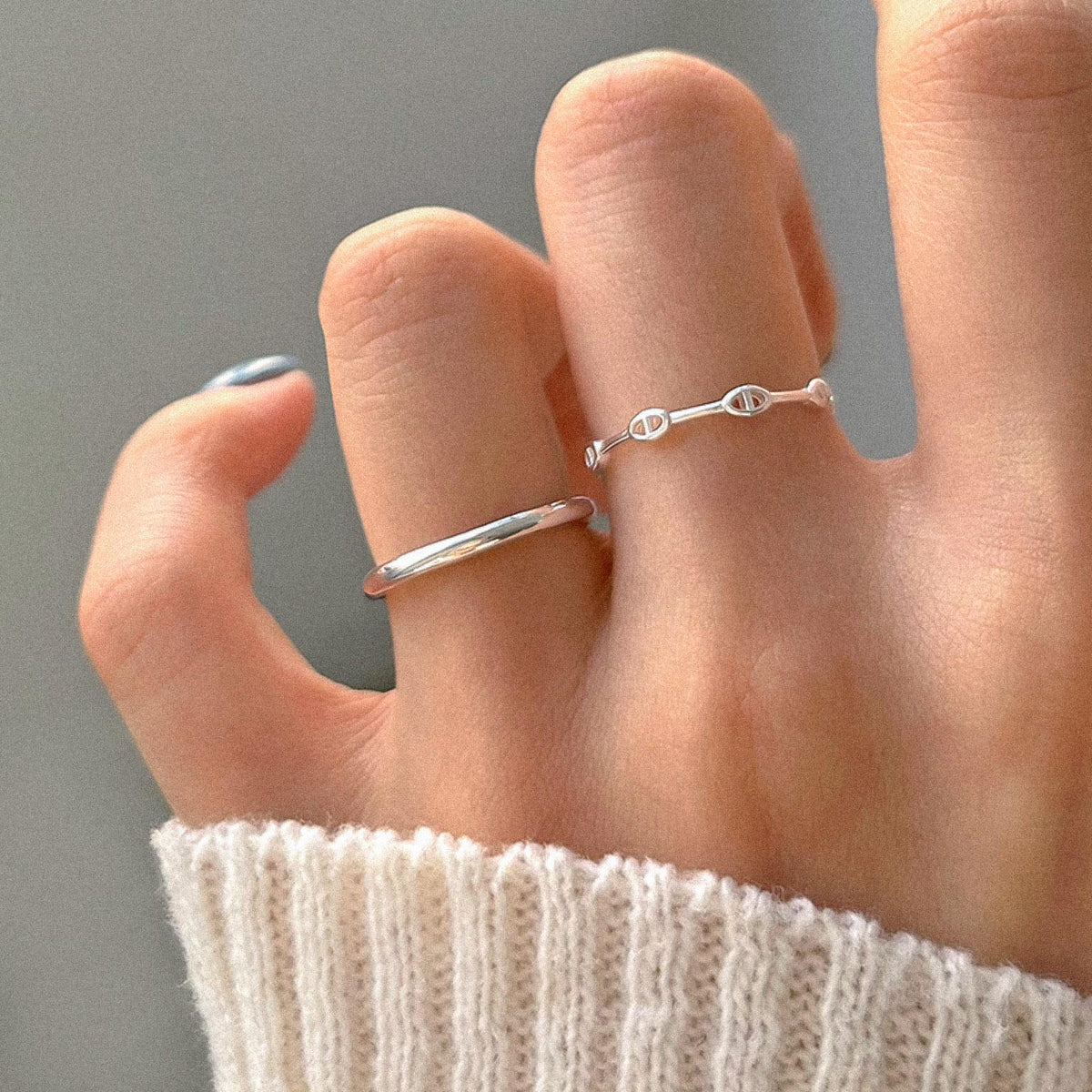 Dainty Oval Link Band Ring