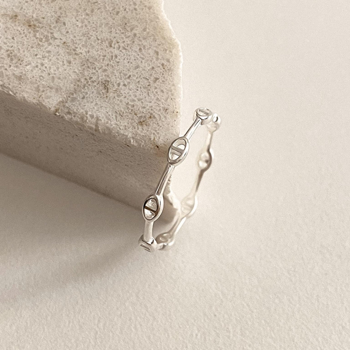 Dainty Oval Link Band Ring