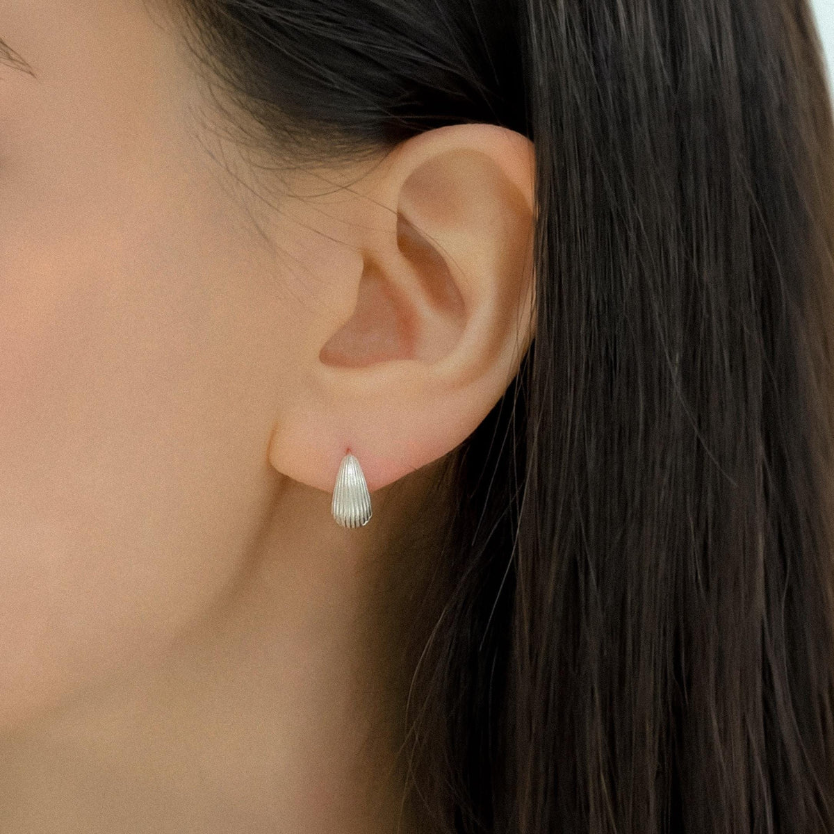 Ribbed Teardrop Huggie Earrings