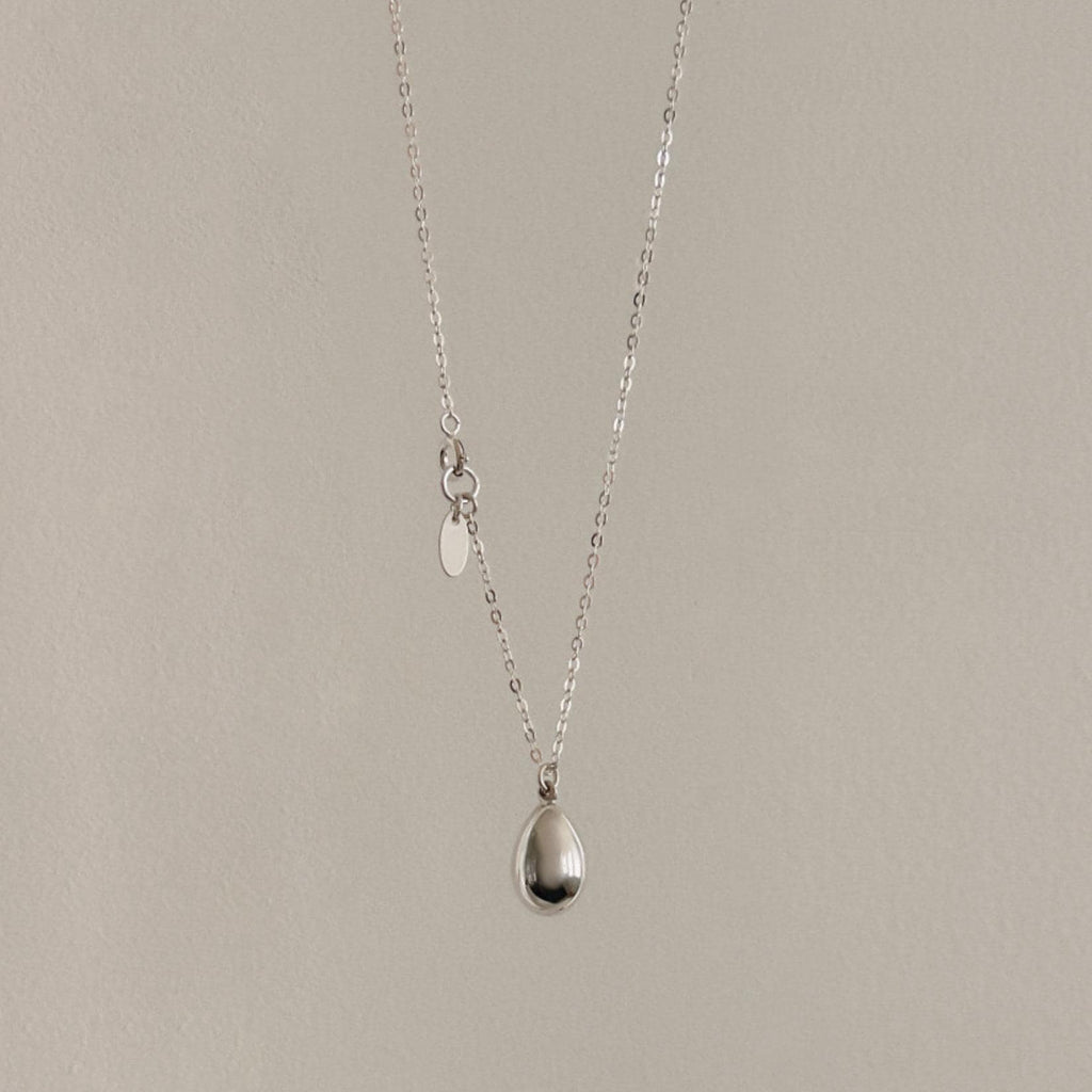 Long Teardrop Pendant Necklace
