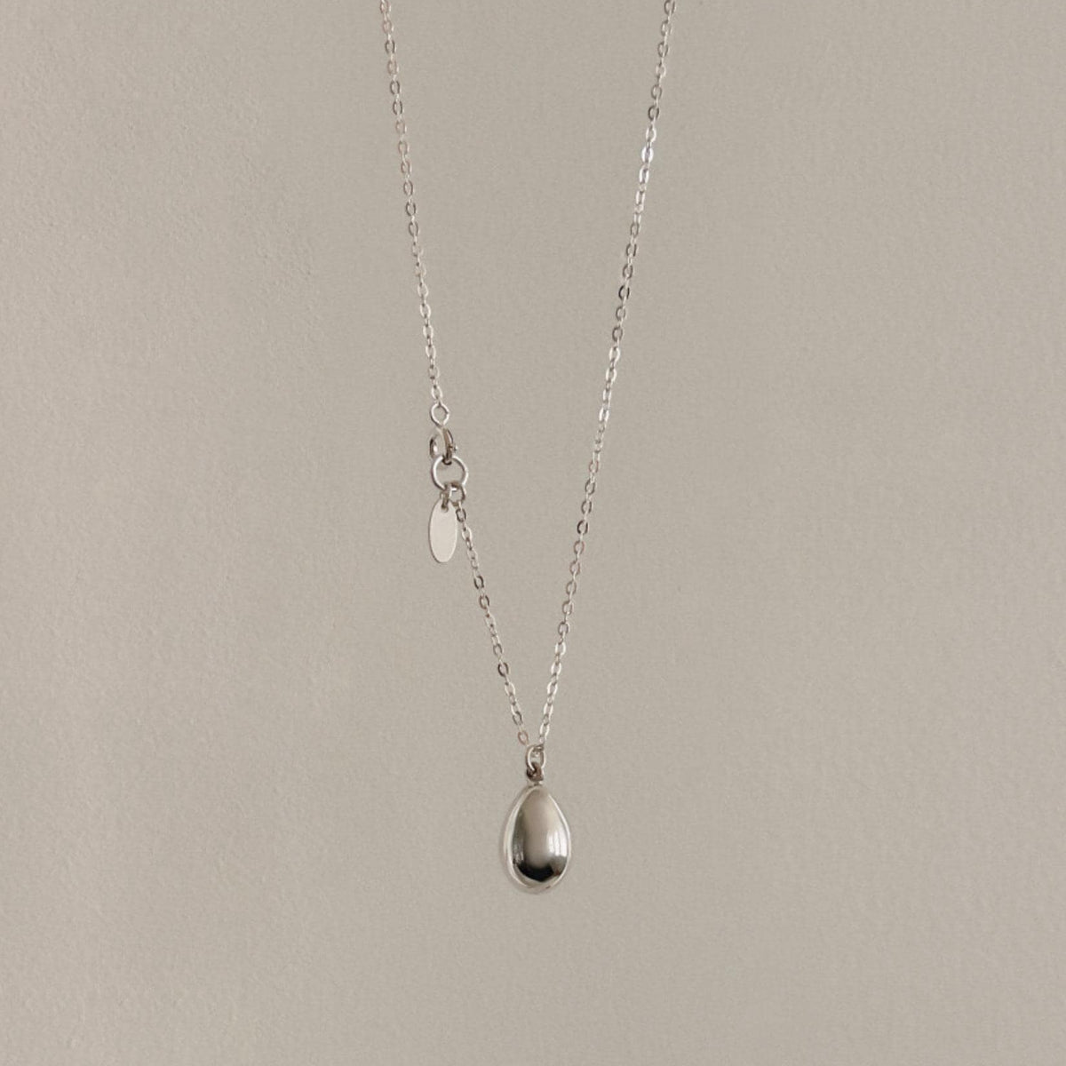 Long Teardrop Pendant Necklace