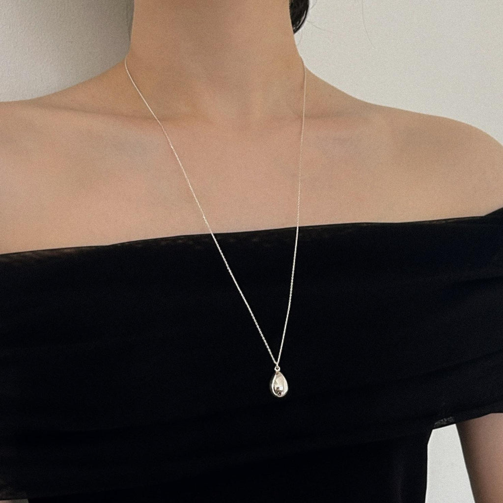 Long Teardrop Pendant Necklace