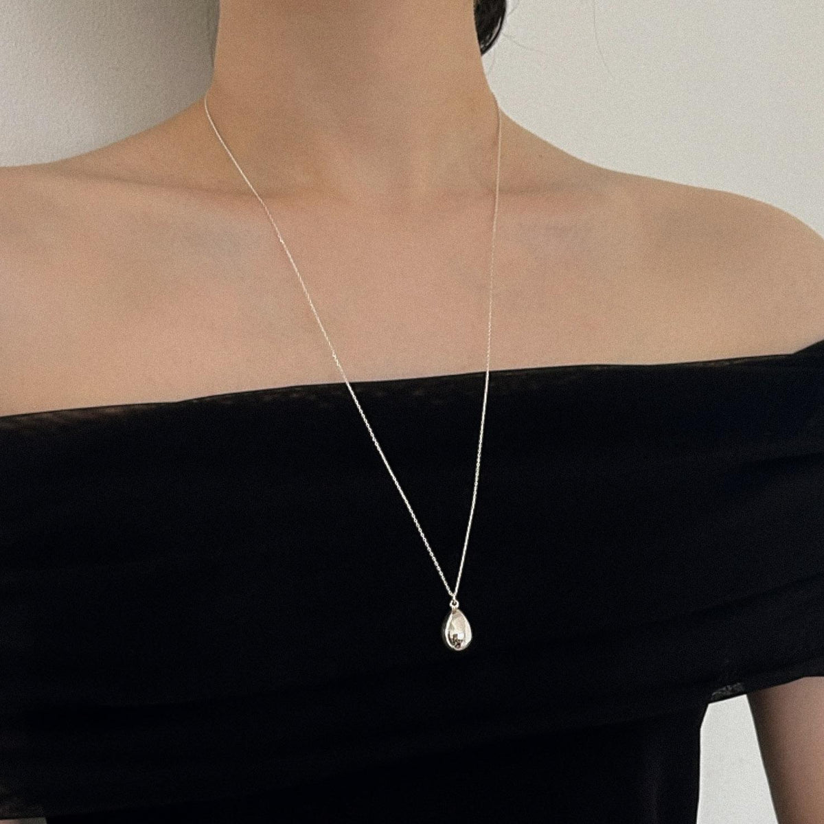 Long Teardrop Pendant Necklace